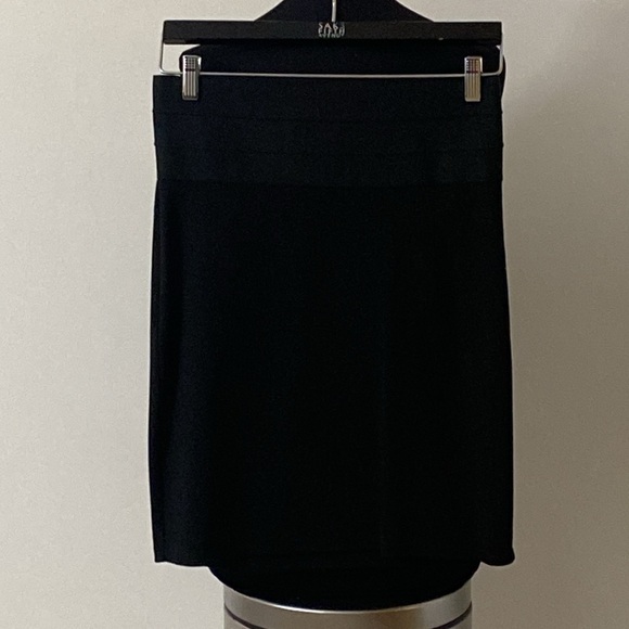 Max Studio Pencil Skirt, Excellent Condition, no flaws, measurements in photos - Picture 2 of 12